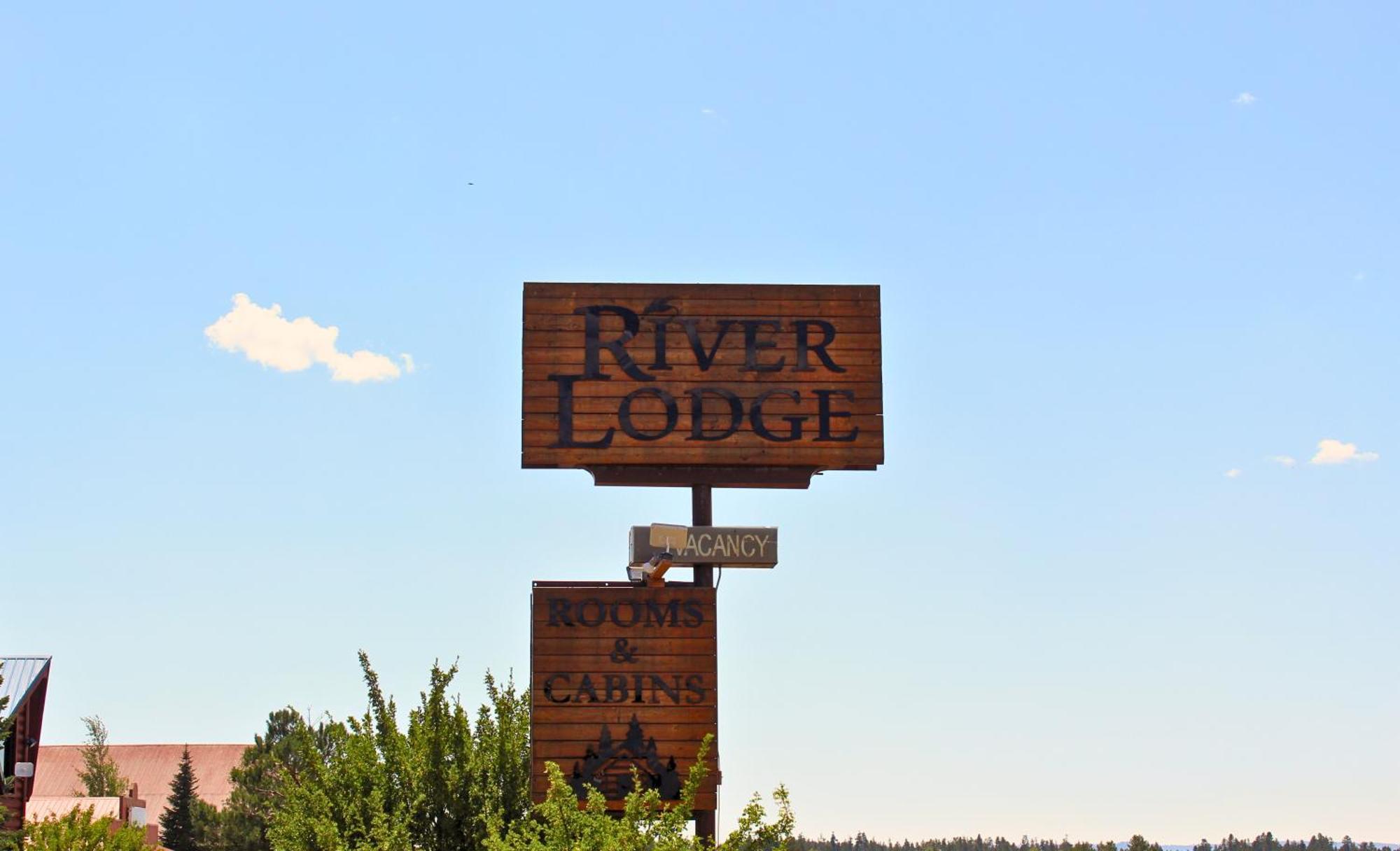 River Lodge Island Park Bagian luar foto