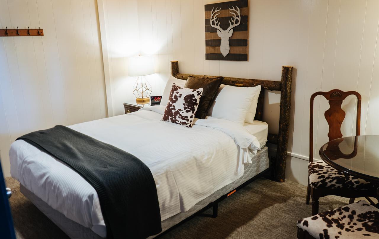 River Lodge Island Park Bagian luar foto